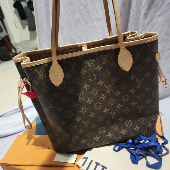Louis Vuitton Brown Monogram Neverfull Tote Bag - Picture 2 of 8